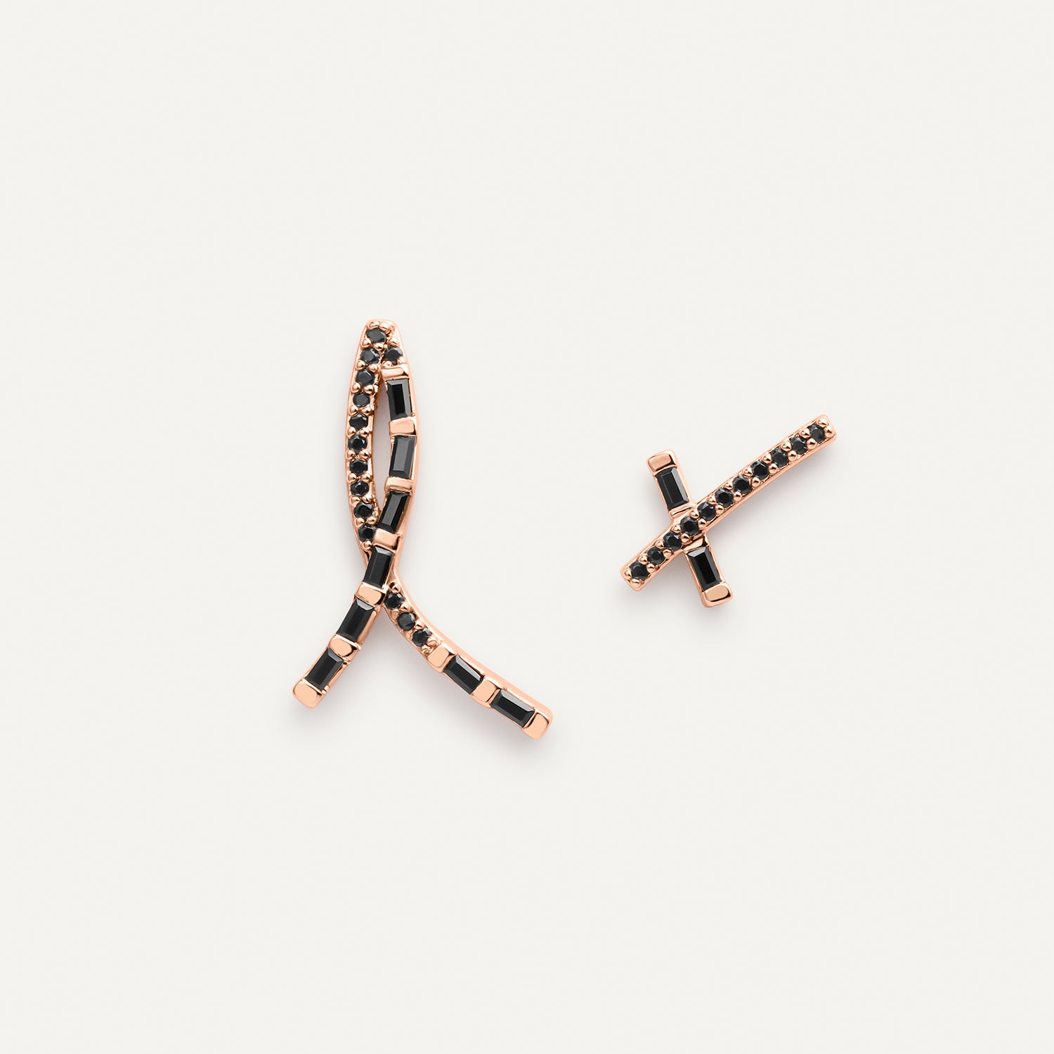 XIOMARA ASYMMETRISCHE OHRRINGE AUS ROSÉGOLD
