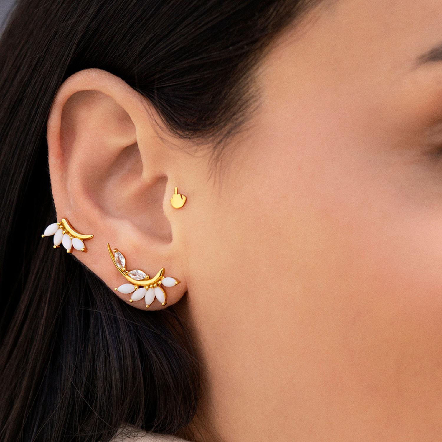 FLIP OFF SINGLE EARRING
