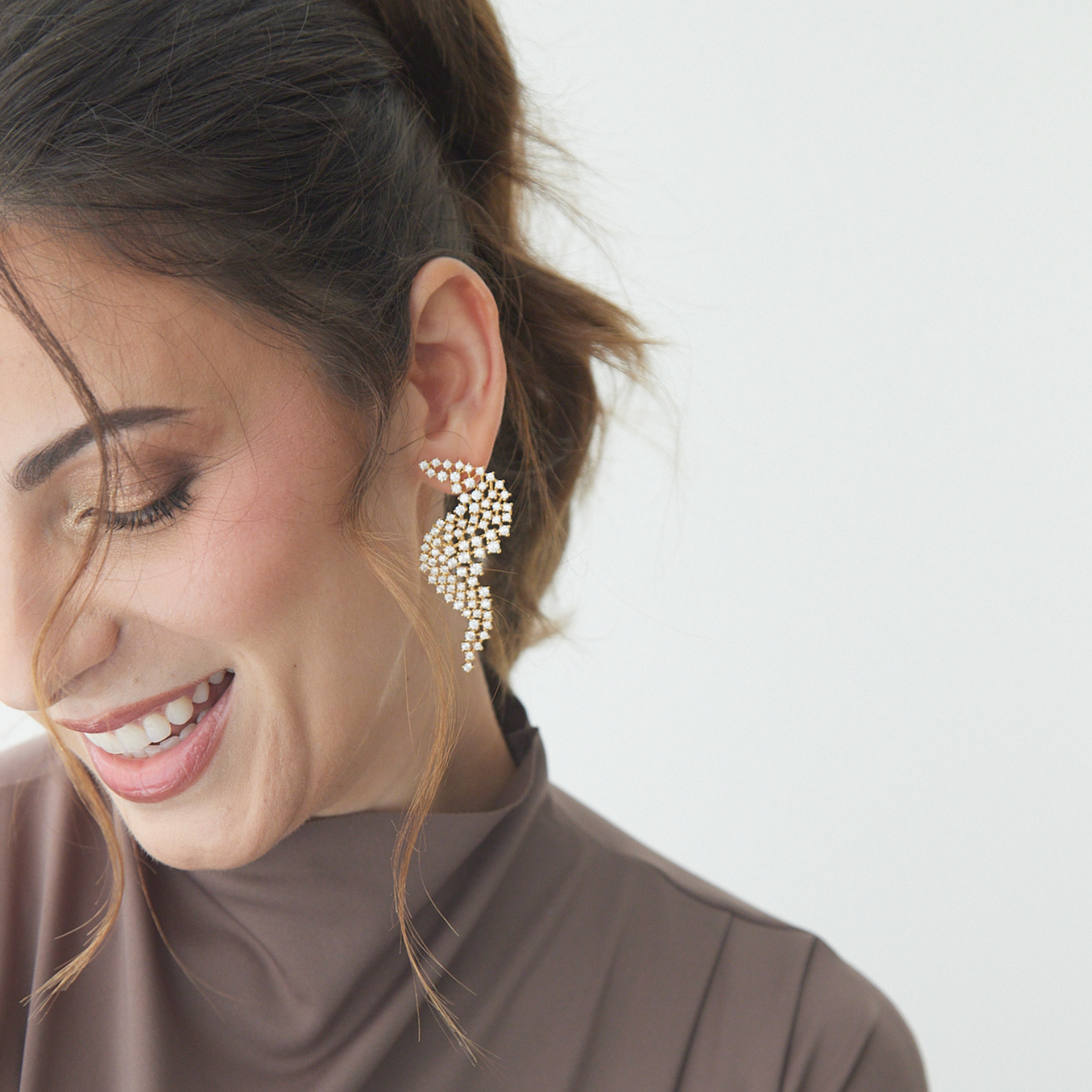 LUMINOUS MAJESTY EARRINGS