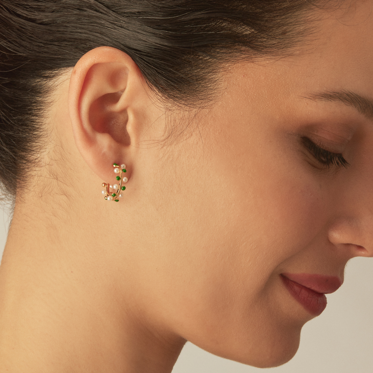 Cómo combinar los pendientes de aro con tus outfits