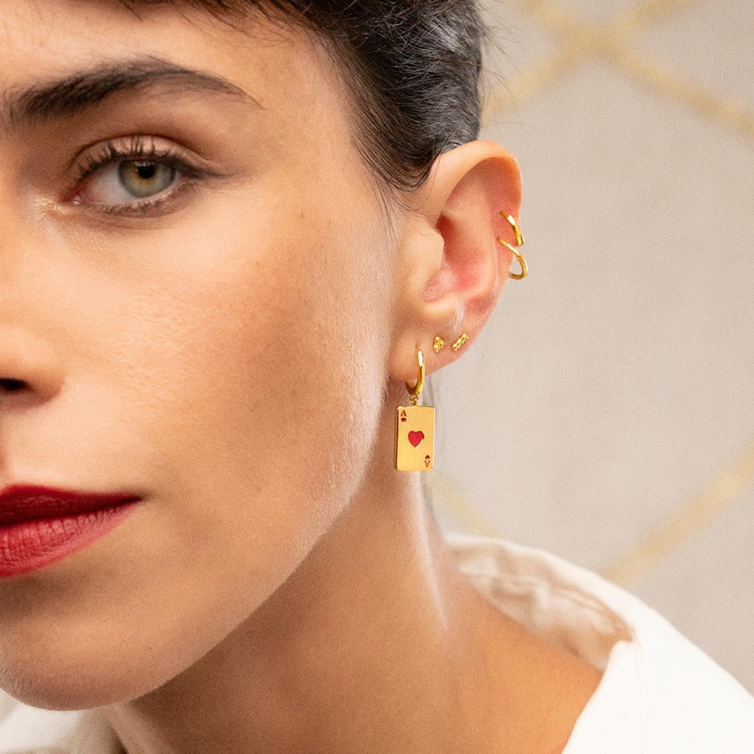 A PARTIRE DALL'ORECCHINO PIERCING A CERCHIO CON CUORI