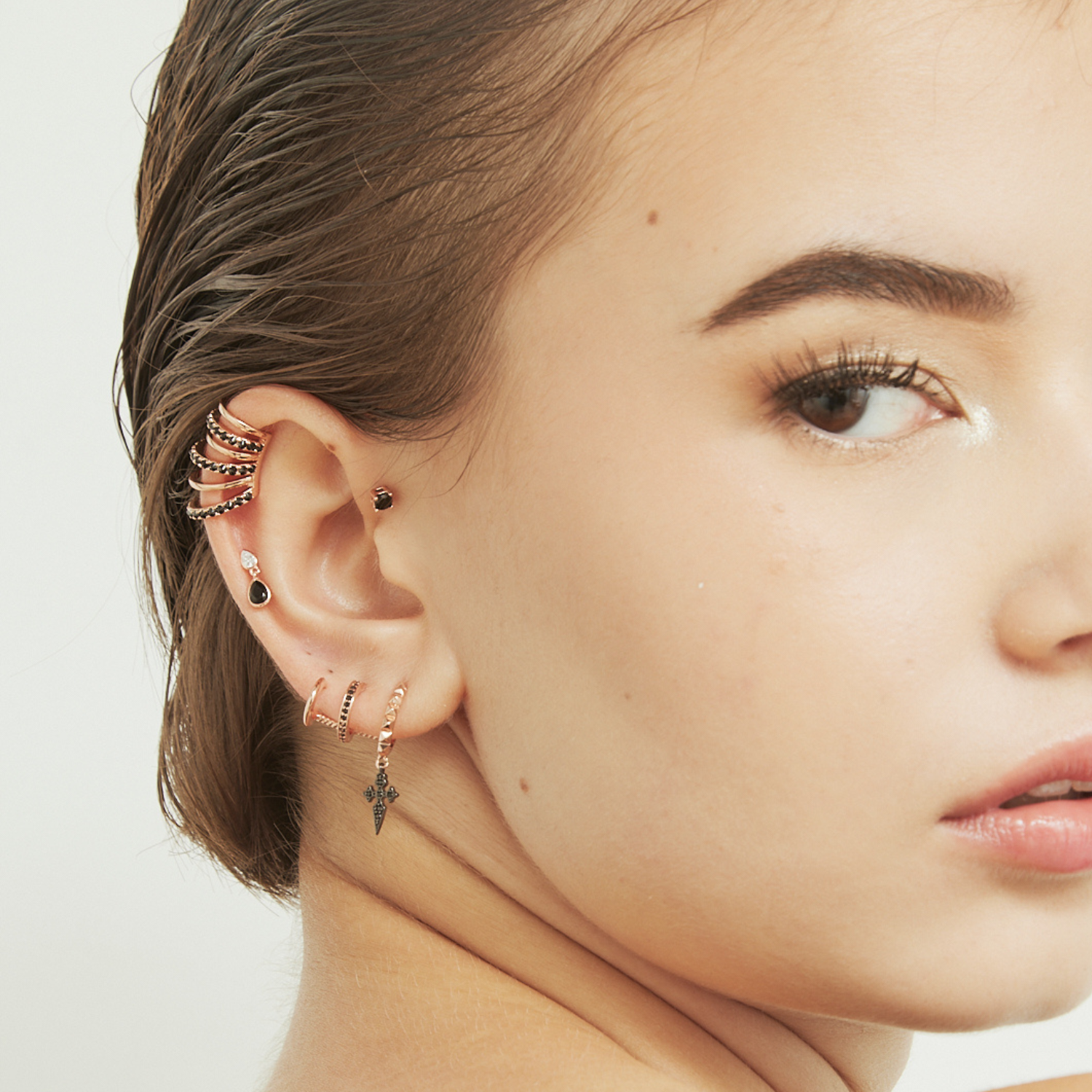 ORECCHINO PIERCING CON SPINELLO IN ORO ROSA CHIARO