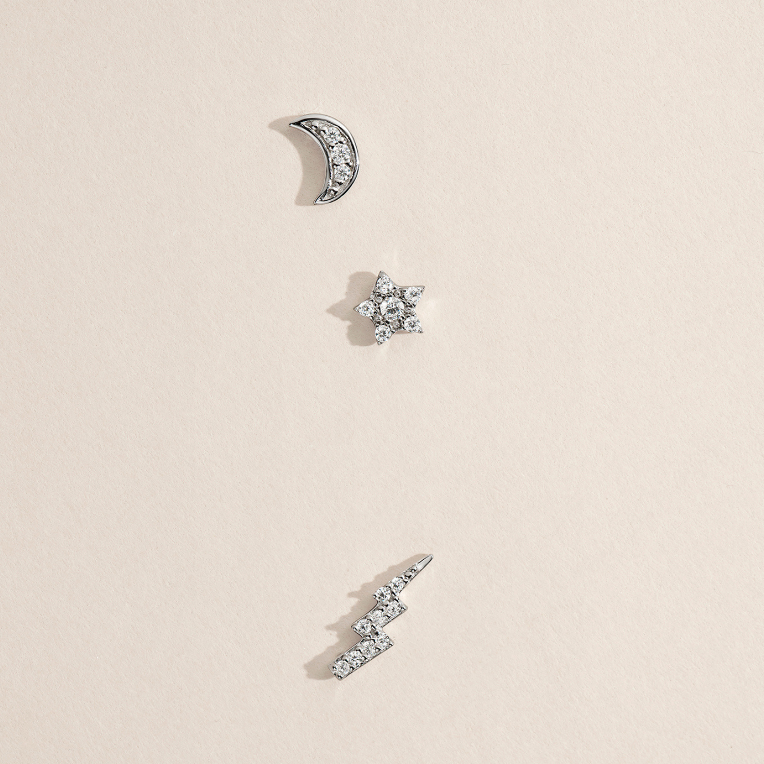 ORECCHINO PIERCING CON LAMPONE IN ARGENTO